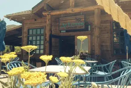 Photo showing Artemis Lakefront Cafe