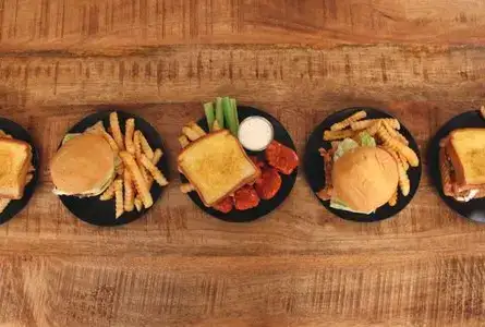 Photo showing Zaxby’s Chicken Fingers & Buffalo Wings