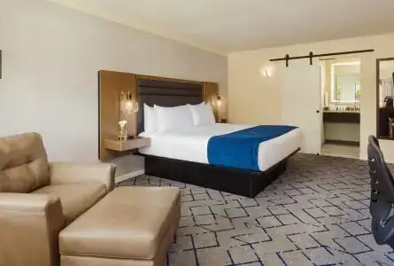 Photo showing Scottsdale Plaza Resort