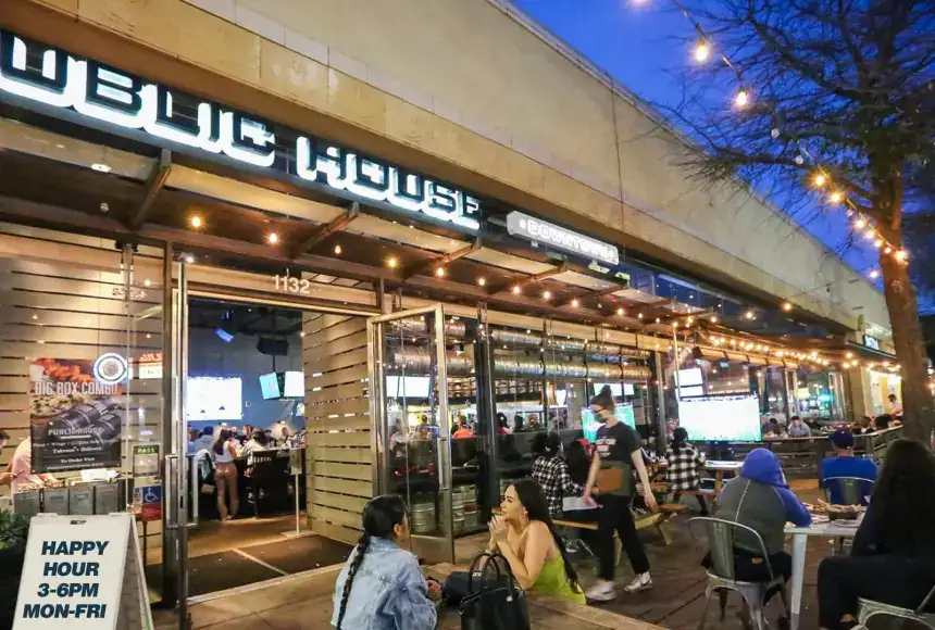 Photo showing Public House Downtown