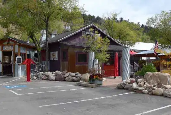 Photo showing Highway 3 Roadhouse & Oyster Bar