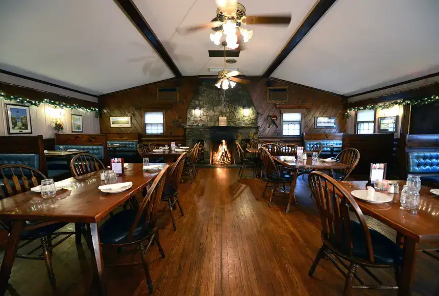 Photo showing Roberto's Log Cabin Restaurant
