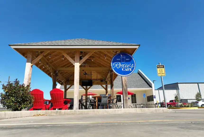 Photo showing Roxie’s Outdoor Patio And Drive-thru