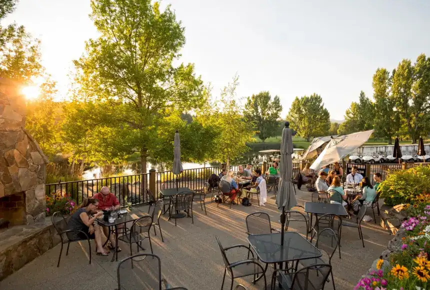 Photo showing Meadow Lake Bar And Grille