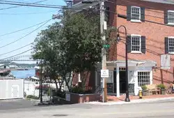 Photo showing Izzy’s Frozen Yogurt & Ice Cream