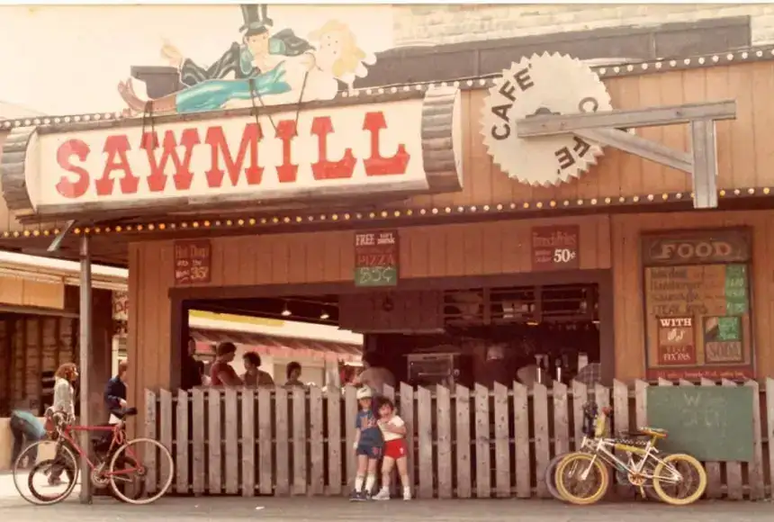 Photo showing Saw Mill Restaurant & Tavern
