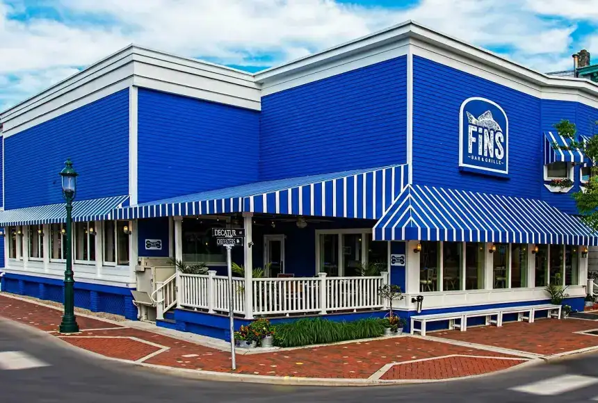 Photo showing Fins Bar & Grille
