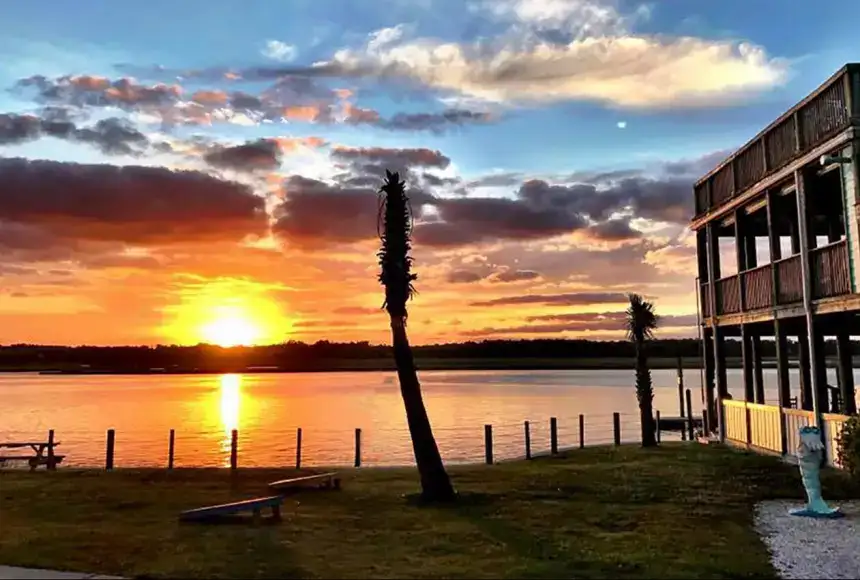 Photo showing Inlet View Bar & Grill