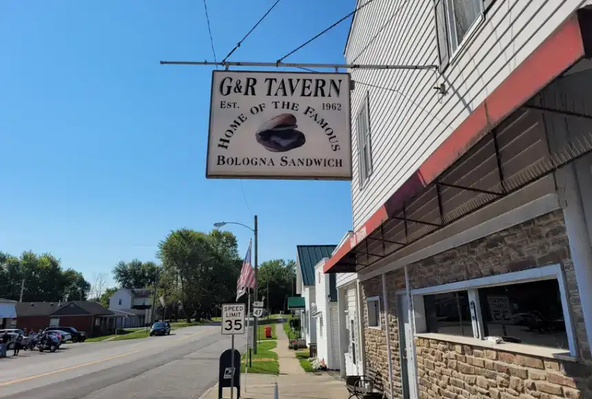 Photo showing G & R Tavern