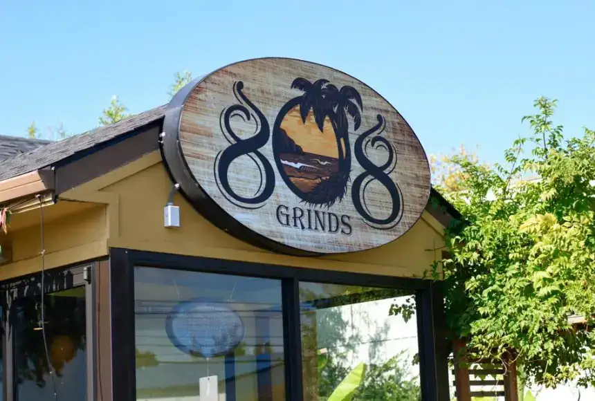 Photo showing 808 Grinds Hawaiian Cafe