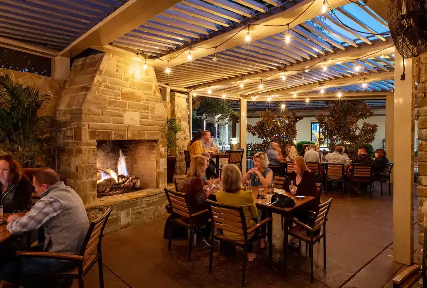 Photo showing The Fifth Fireside Patio And Bar