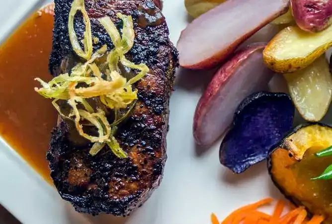 Photo showing Raven’s Den Steakhouse & Taproom