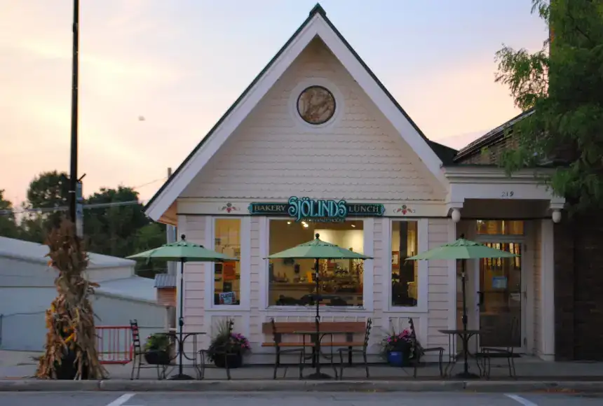 Photo showing Sjolinds Chocolate Shoppe